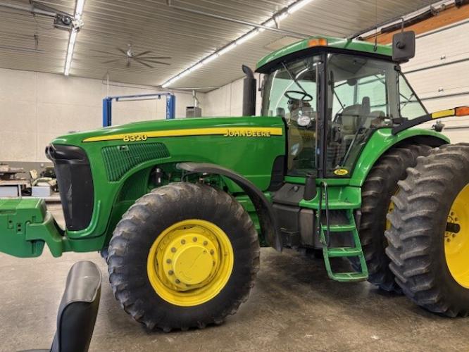 John Deere 8320