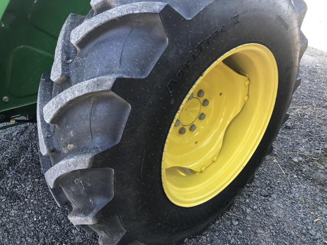 John Deere 5065E