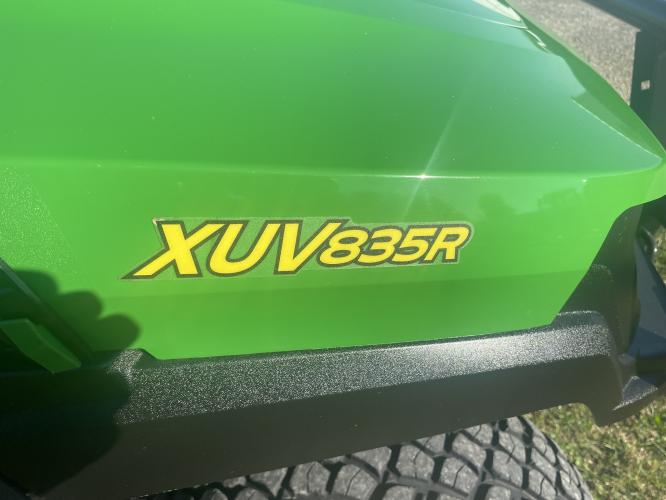 John Deere 835R