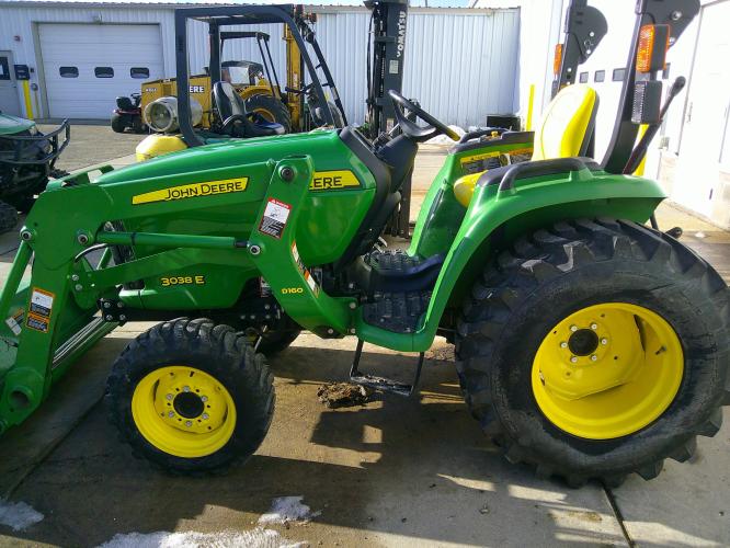 John Deere 3038E