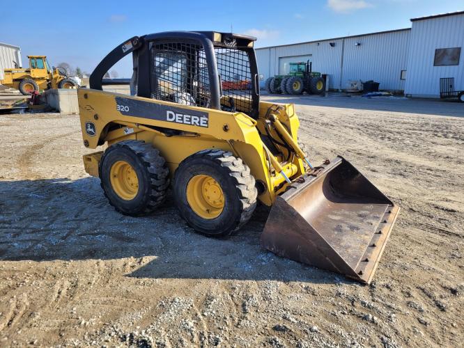 John Deere 320
