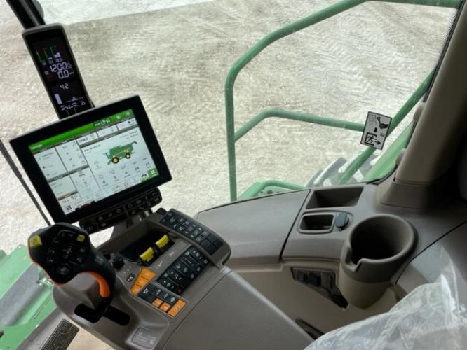 John Deere S780