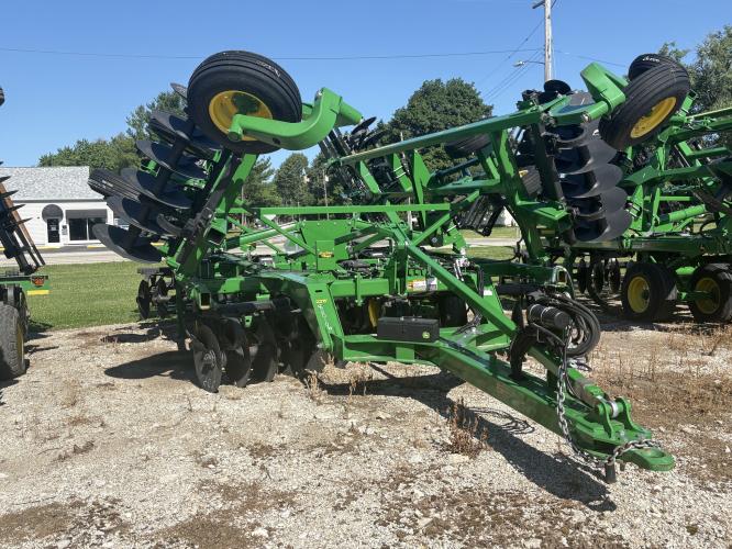 John Deere 2720