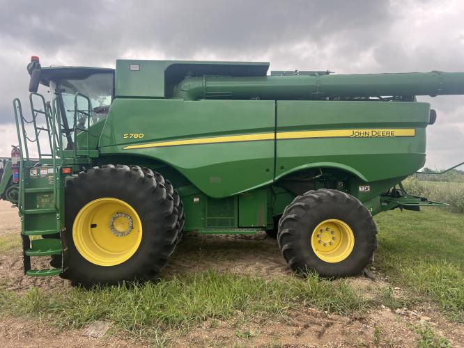 John Deere S780
