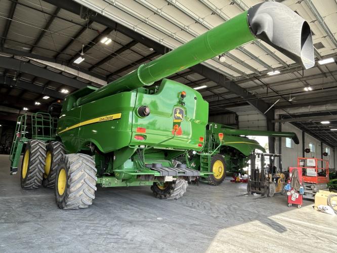 John Deere S680