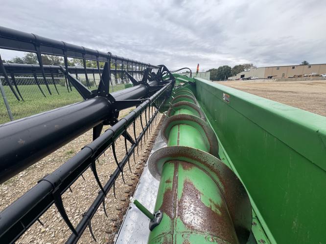 John Deere 635F