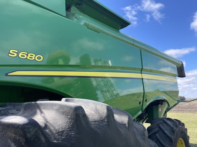 John Deere S680
