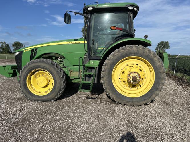 John Deere 8335R