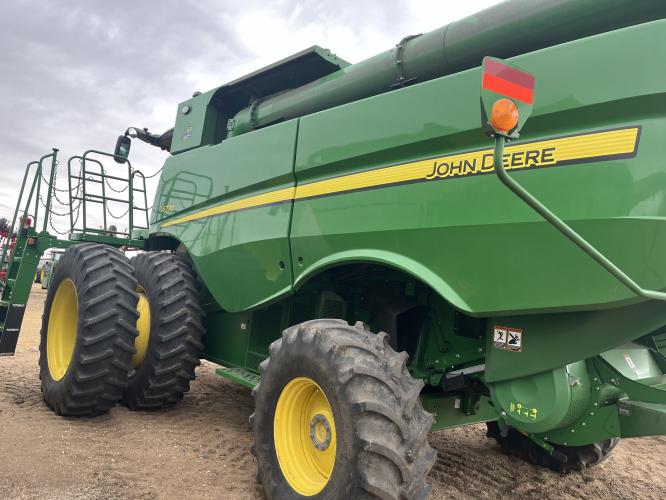 John Deere S770