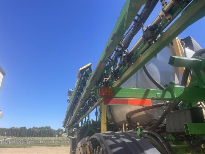 John Deere R4044