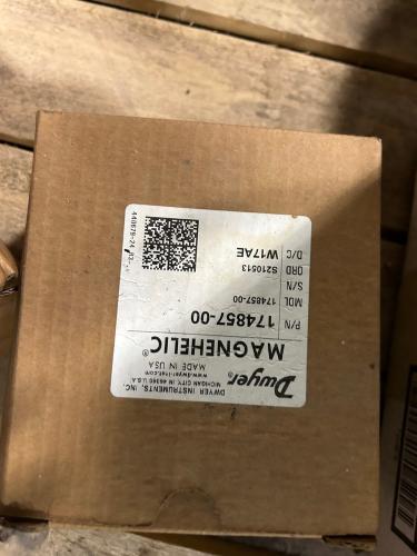 John Deere NEW AA38407 - SHOUP # SH48407 VAC GAUGE