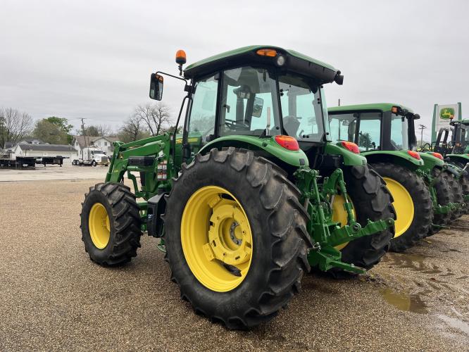 John Deere 6135E