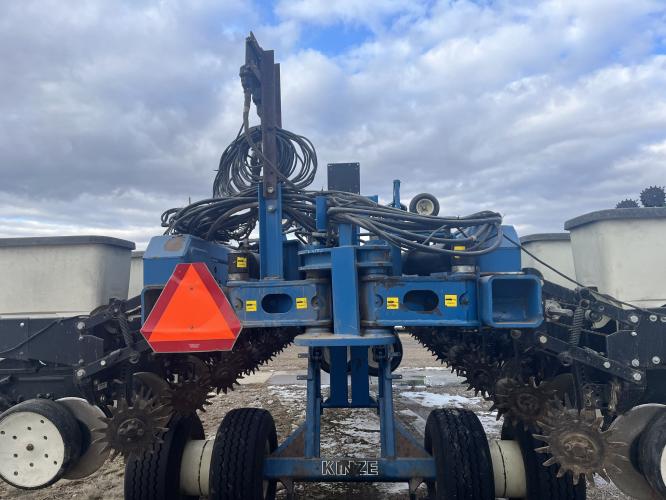 Kinze 3700