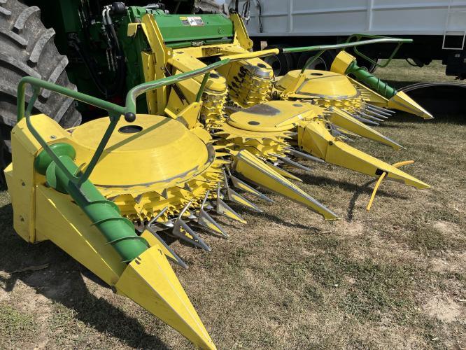 John Deere 676