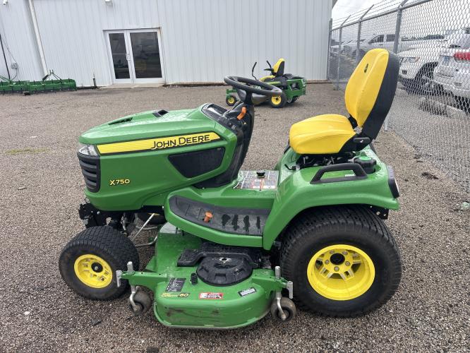 John Deere X750