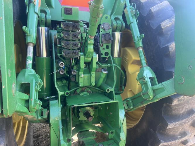 John Deere 8530