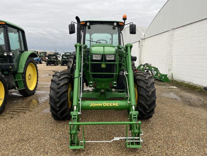 John Deere 6135E
