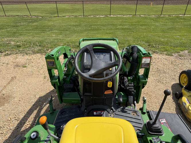 John Deere 1023E