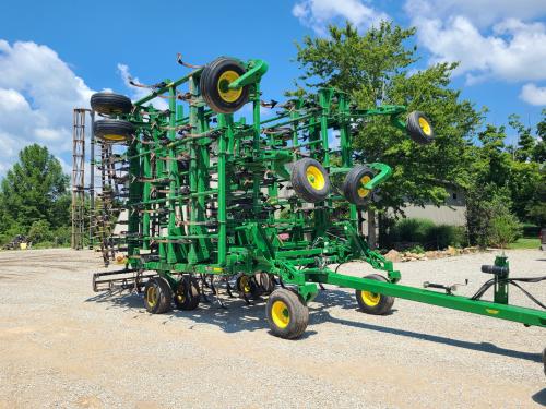 2011 John Deere 2210
