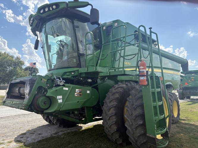 John Deere S670