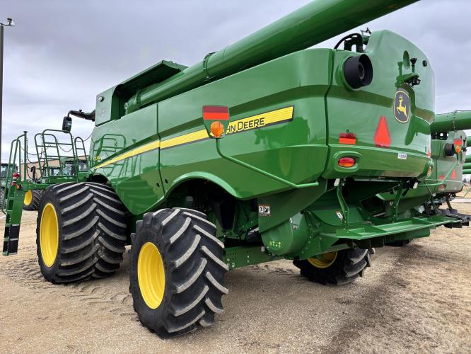 John Deere S760