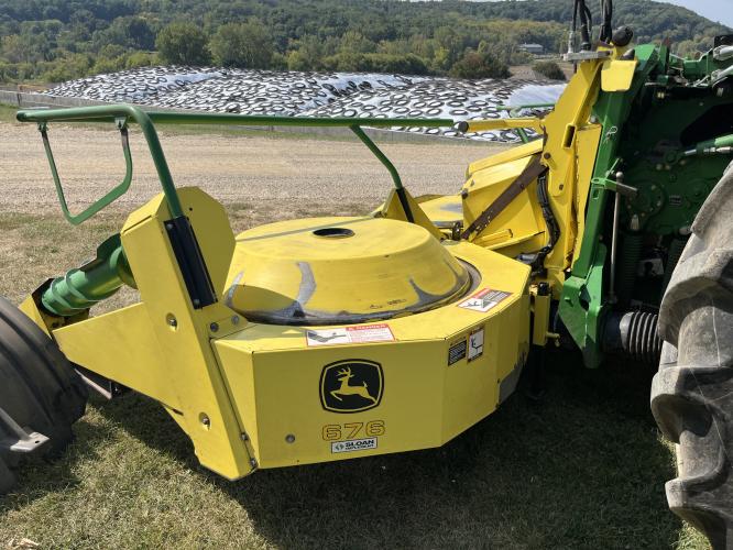 John Deere 676
