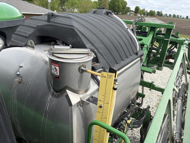 John Deere R4044