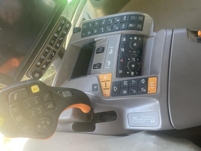 John Deere R4044