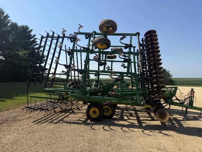 John Deere 726