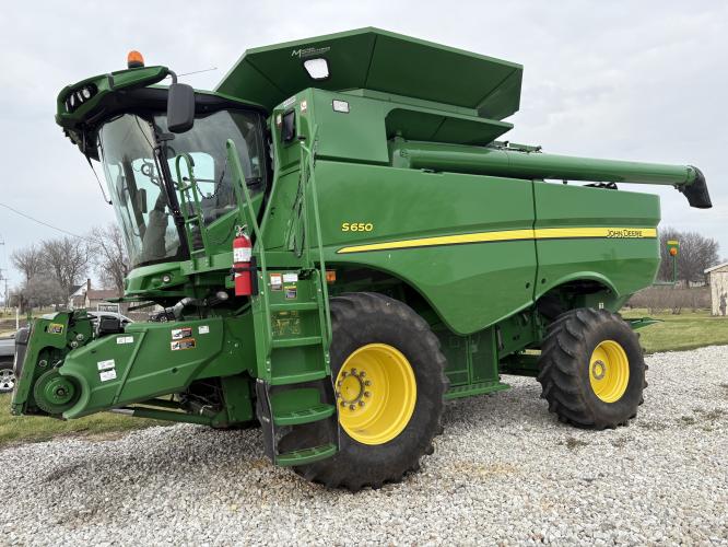 John Deere S650