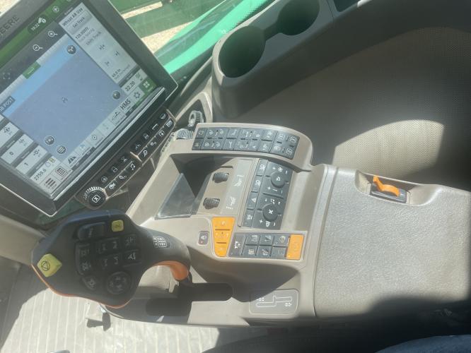 John Deere R4044