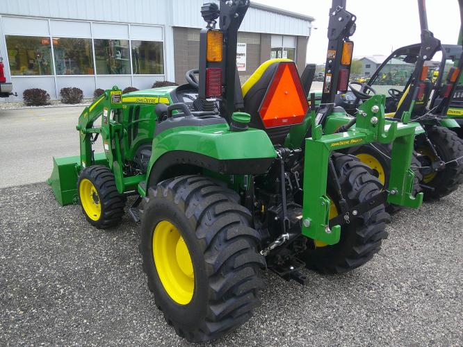 John Deere 2032R