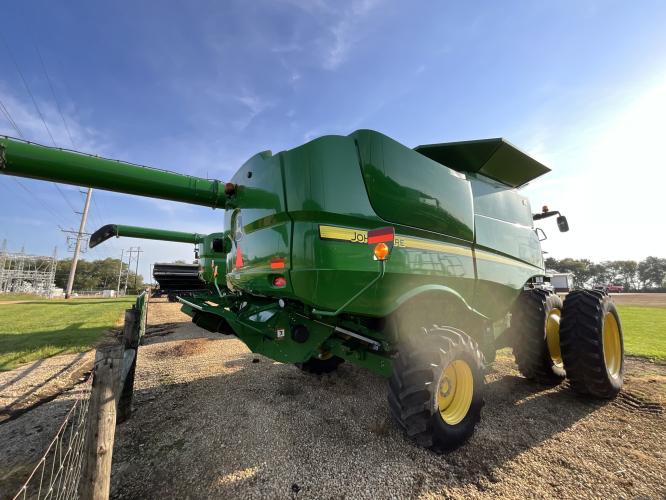 John Deere S670