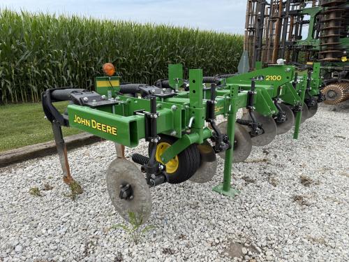 2023 John Deere 2100