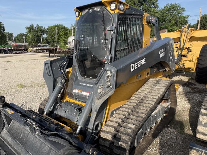 John Deere 333 P
