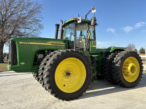 2004 John Deere 9220