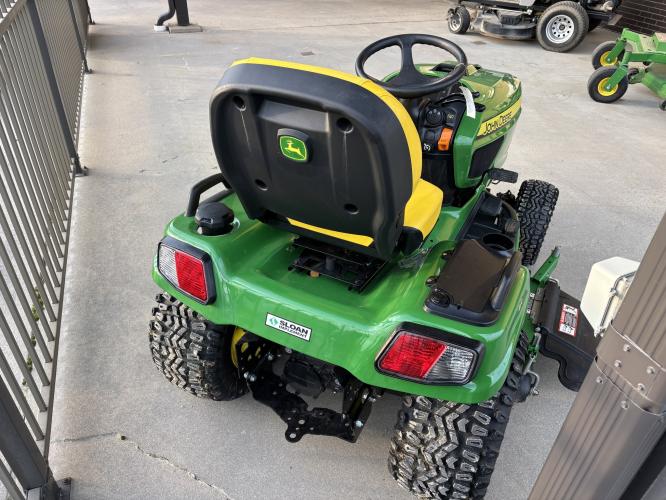 John Deere X738