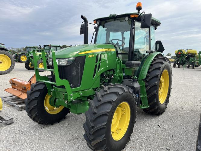 John Deere 6135E