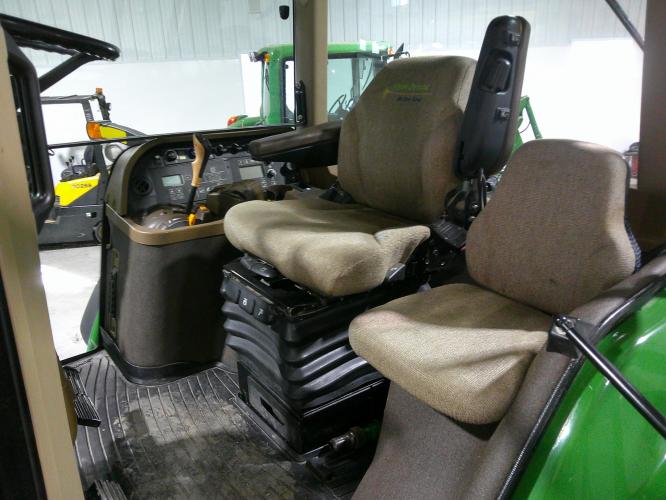 John Deere 7830