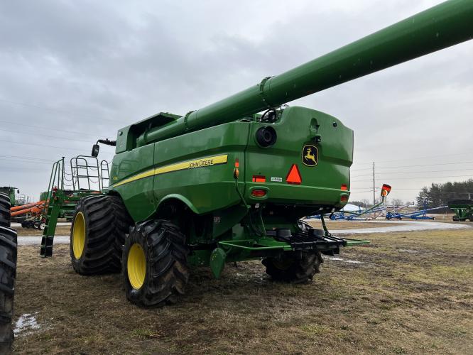 John Deere S790