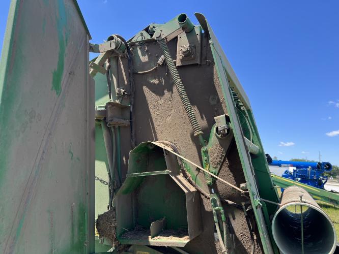 John Deere 566