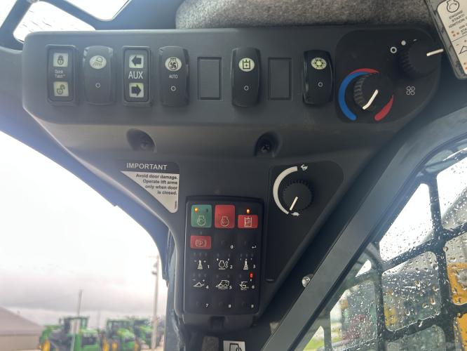 John Deere 333G