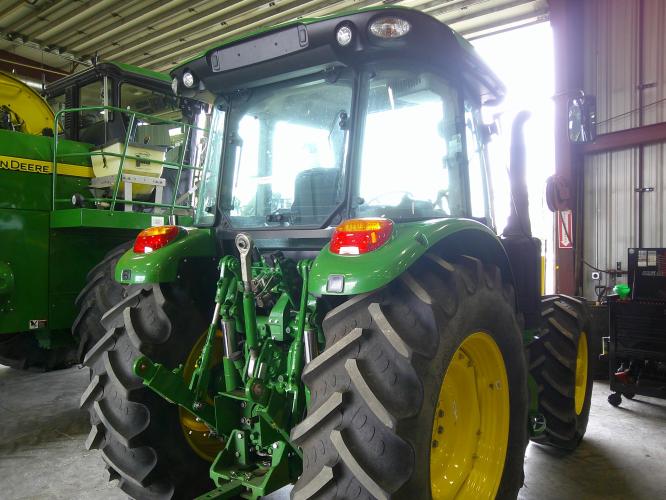 John Deere 5120M