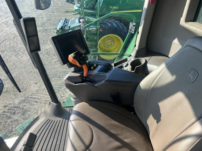 John Deere S780
