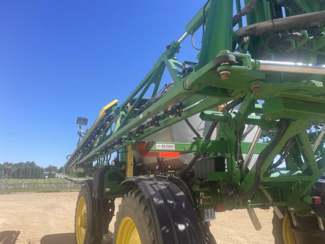 John Deere R4044