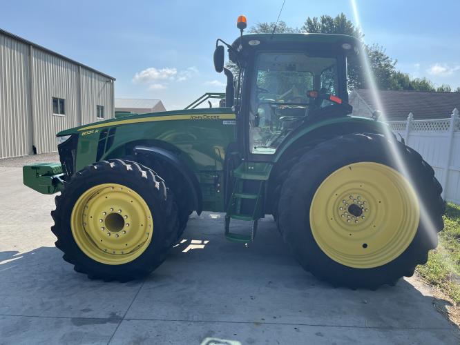 John Deere 8335R