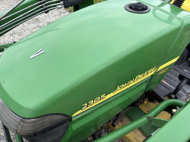 John Deere 2305