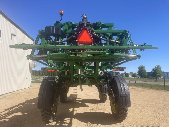 John Deere R4044