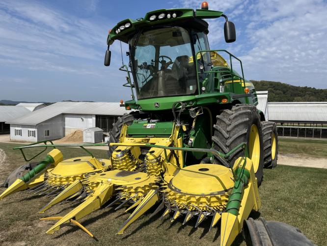 John Deere 676