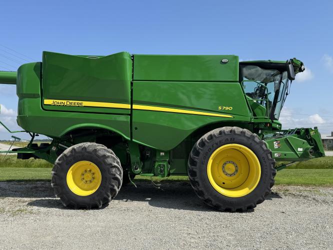 John Deere S790